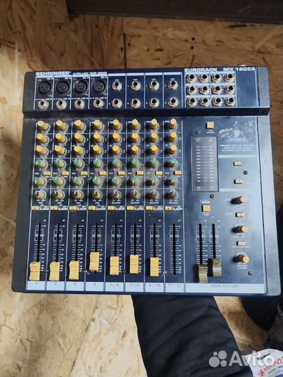 Микшерный пульт behringer