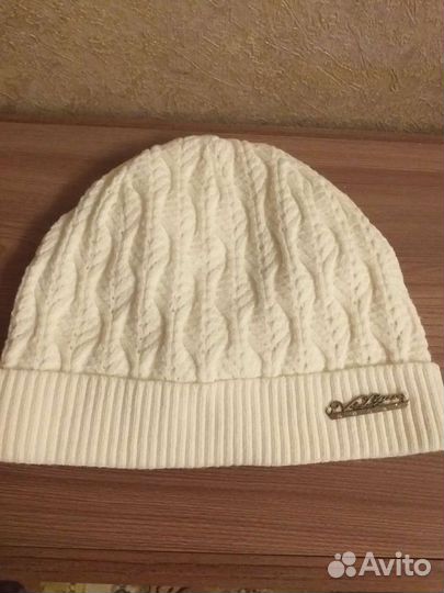 Платок и брошь, шапки весна - осень