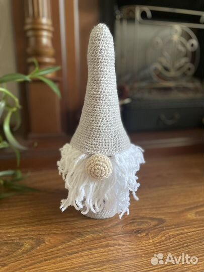 Домовой вязаный чехол подставка