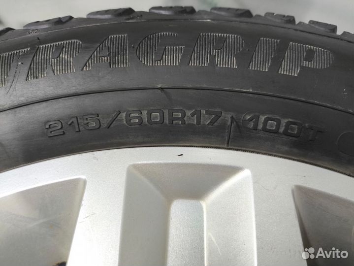 Goodyear UltraGrip 215/60 R17 100T