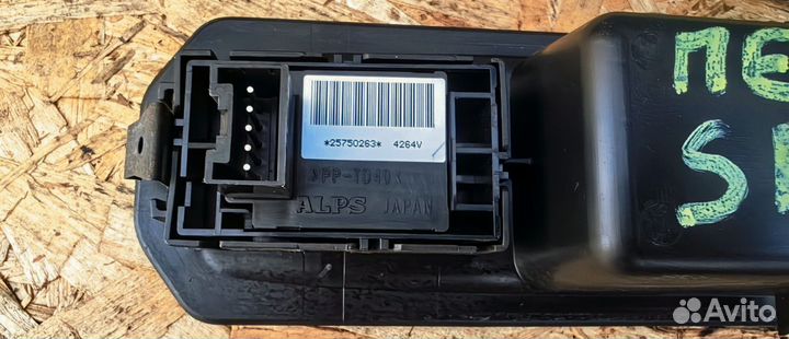 Кнопка стеклоподъёмника перед правая Cadillac SRX1