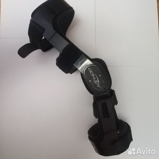 Жёсткий ортез коленный Donjoy 4Titude (Левый)