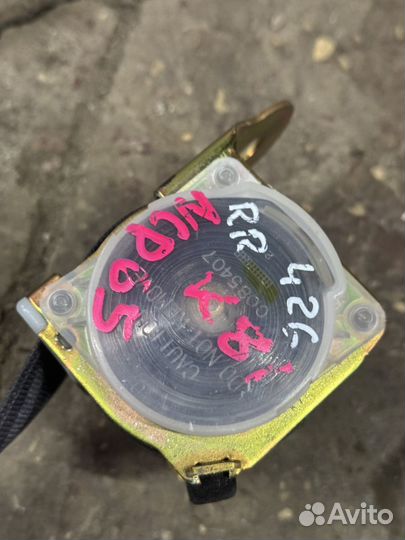 Ремень безопасности задний Toyota Ist пара