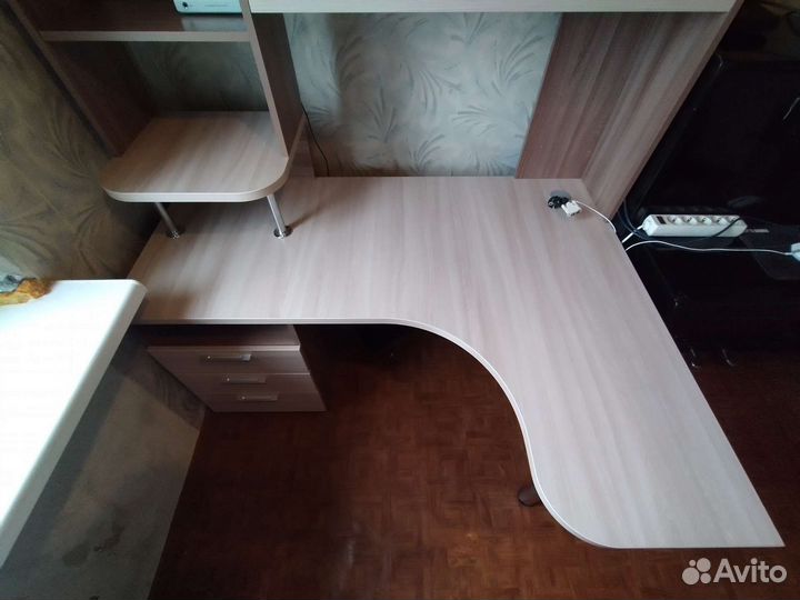 Компьютерный стол 