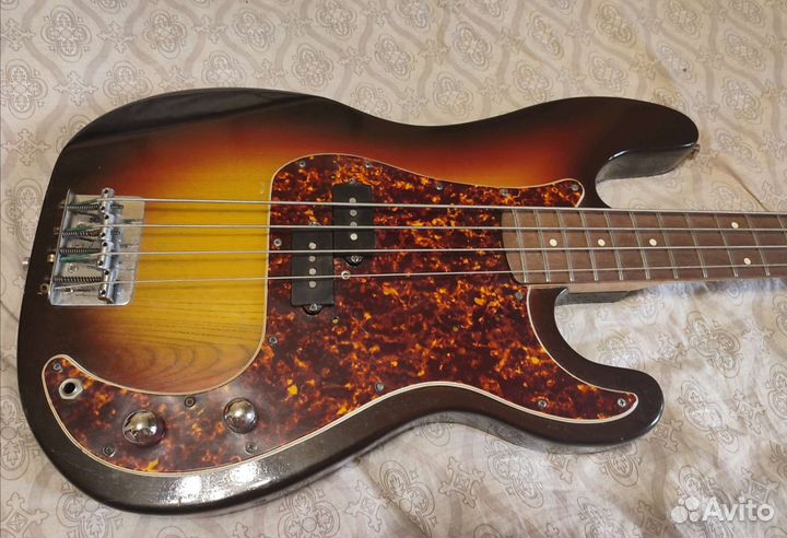 Бас гитара Fender Precision Bass