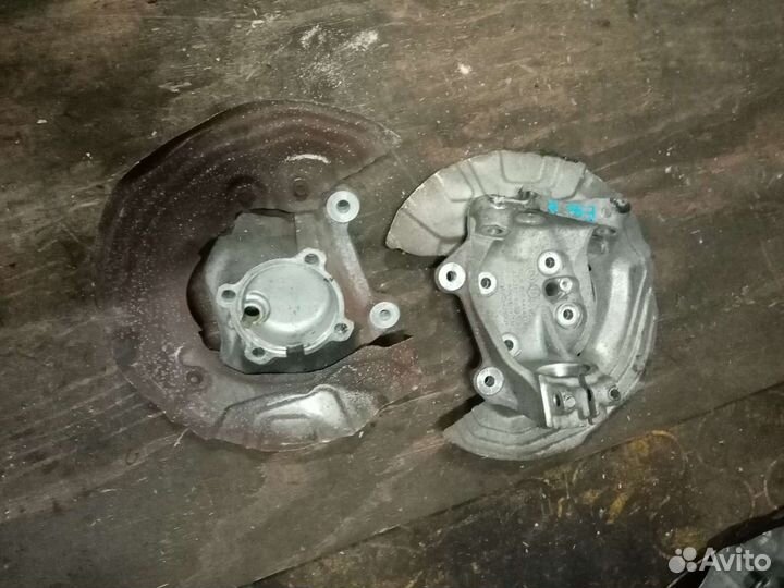 Бмв е90 кулаки передние