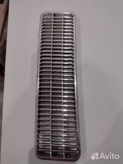 Хром решетки капота пластик