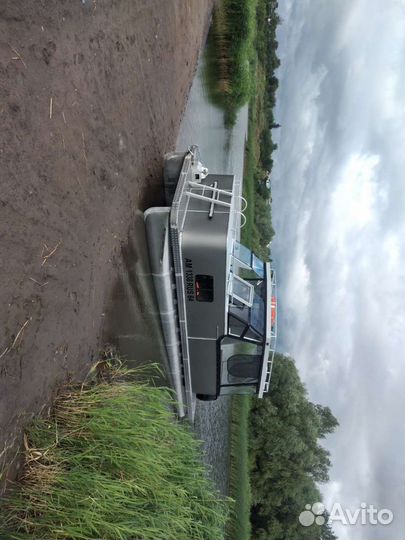 Понтонный катер