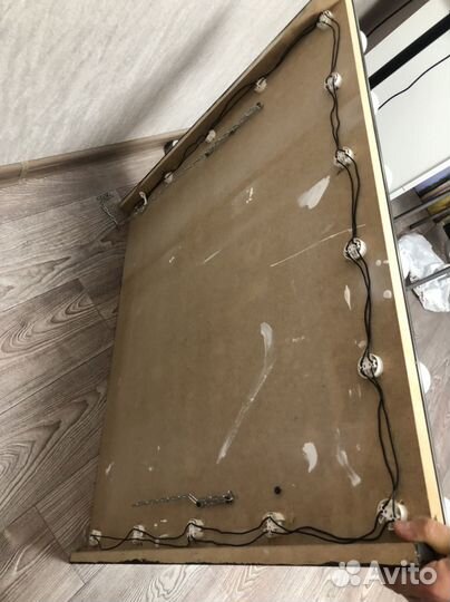 Гримерное зеркало с лампочками