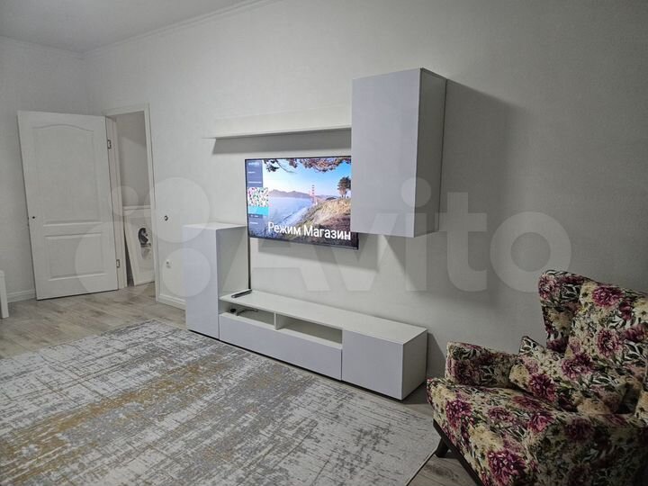 2-к. квартира, 70 м², 8/16 эт.