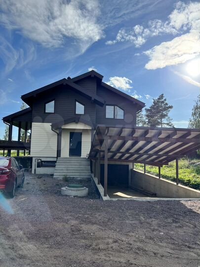 Дом 305 м² на участке 10,9 сот.