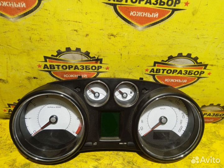 Щиток приборов Peugeot 308