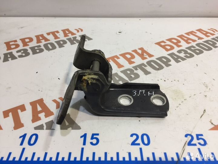 Петля нижняя задней двери Прав. Лексус IS 2008г