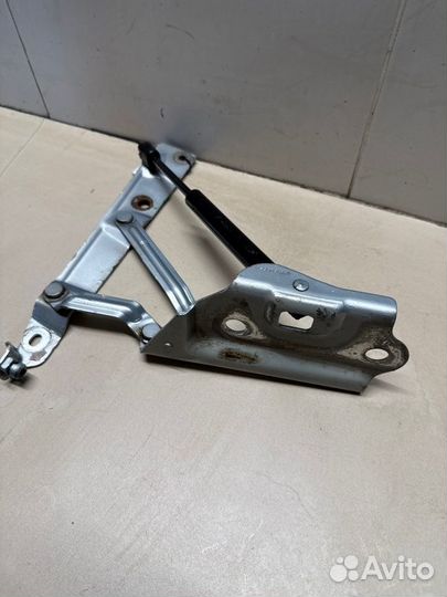 Петля багажника левая Dodge Stratus 2 седан EDZ