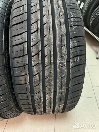 RoadX RXMotion U11 225/45 R18 и 255/40 R18