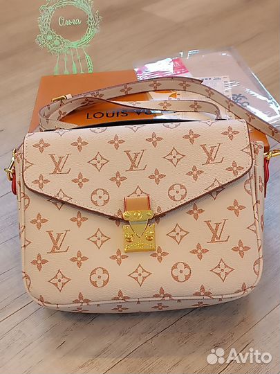 Сумка Louis Vuitton Metis белый