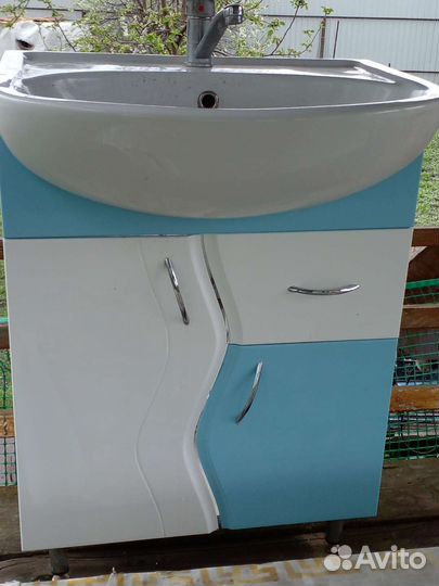 Зеркало,раковина,тумба для ванной комнаты