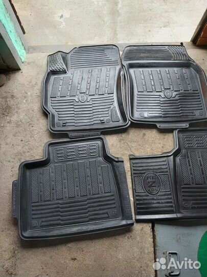 Автомобильные коврики резиновые
