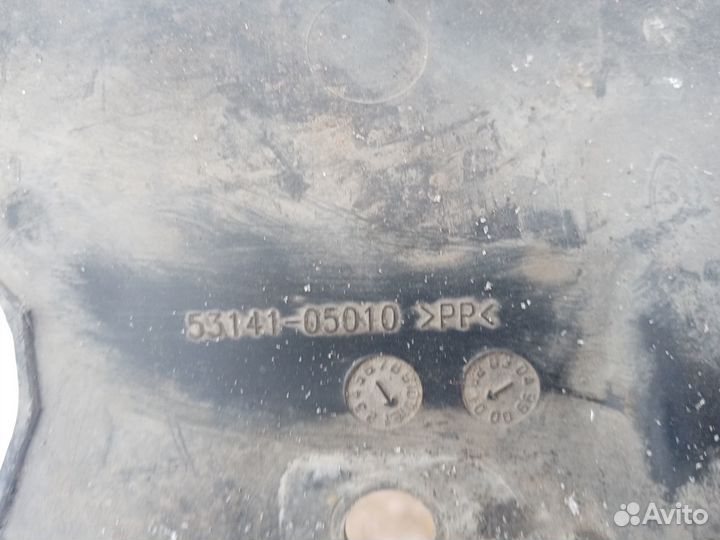 Накладка передней панели на Тойота Авенсис 02г