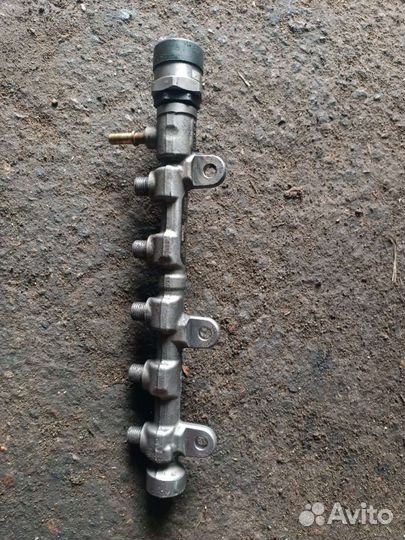 Топливная рампа nissan qashqai 1 2.0 0281002800. 0445214173. 8200942721