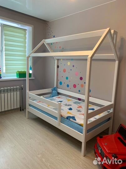 Кровать детская в виде Домика новая