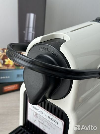 Капсульная кофемашина nespresso c40