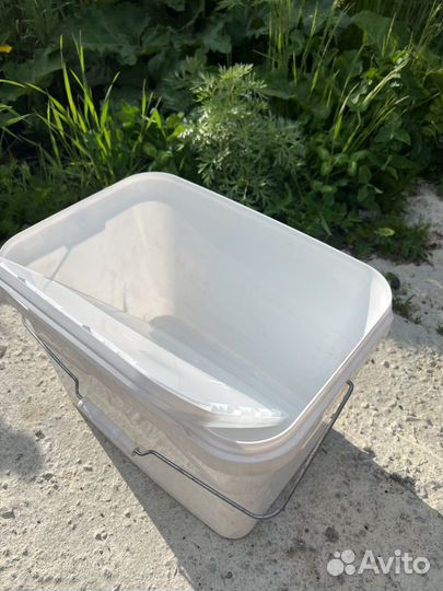 Пластиковые ведра с крышками 25л