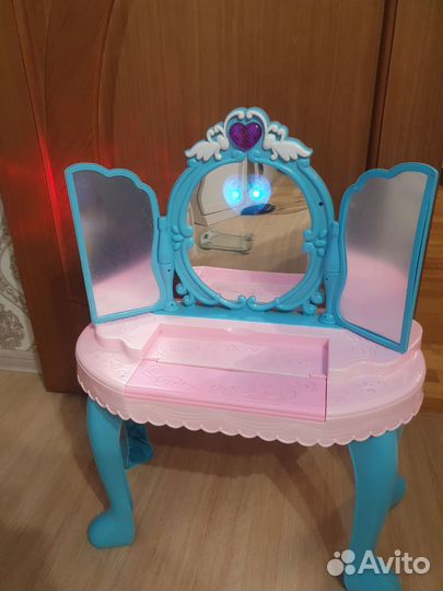 Трюмо с зеркалом детское