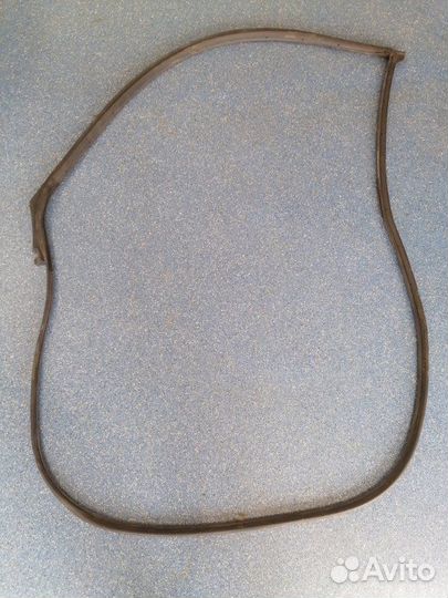 Уплотнитель двери передний правый Toyota Corolla