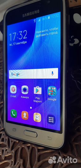 Телефон Samsung galaxy j1
