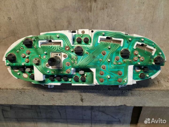 Приборная панель Hyundai Lantra J2