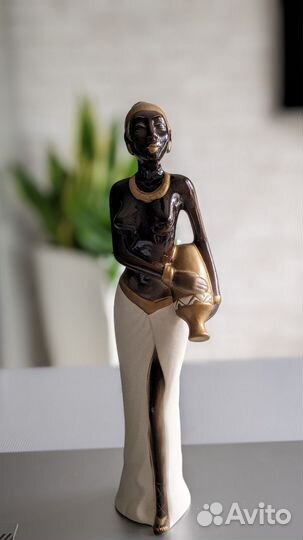 Статуэтка Эфиопка с кувшином