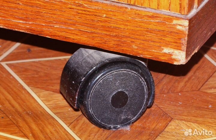 Тумба небольшая полированная