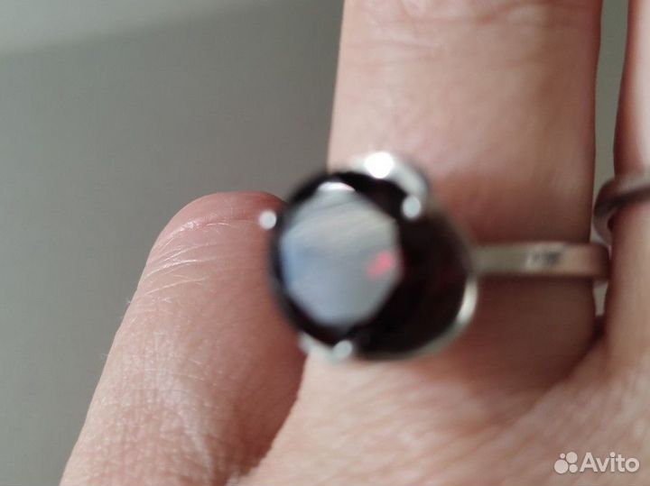 Серебряное кольцо и серьги с гранатом