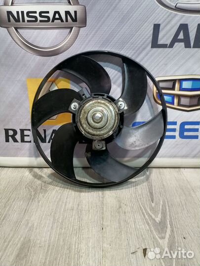 Вентилятор радиатора охлаждения двигателя диффузор