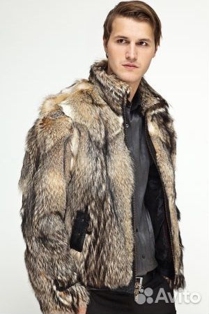 Мужская кожаная куртка с мехом волка