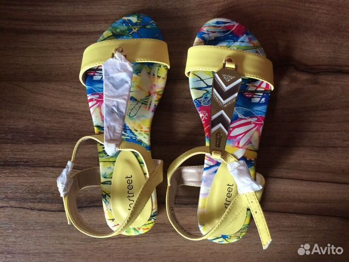 Босоножки новые
