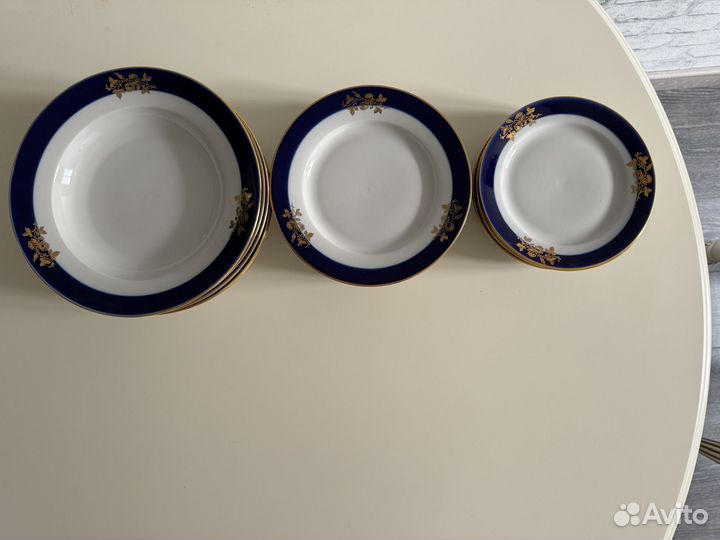 Набор фарфоровых тарелок cobalt с золотом