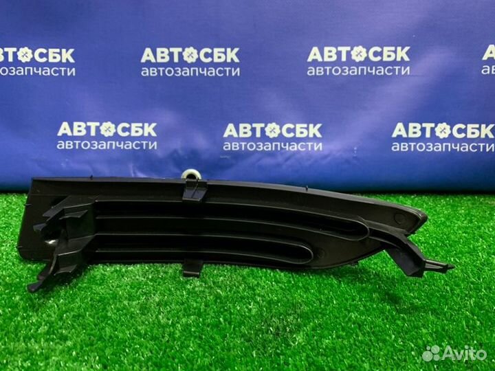 Заглушка бампера передняя Toyota Corolla ZZE122