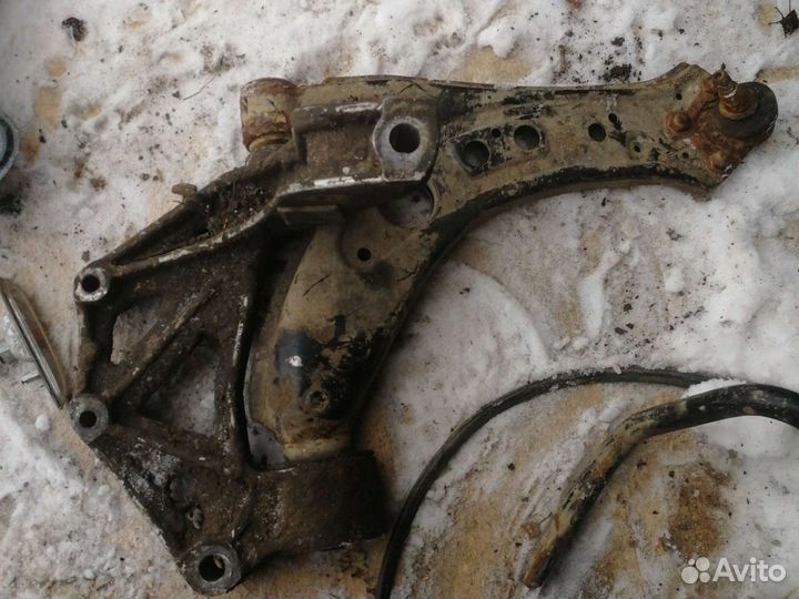 Передний правый рычаг шкода фабия