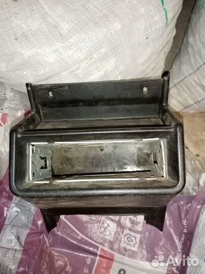 Полка для автомагнитолы