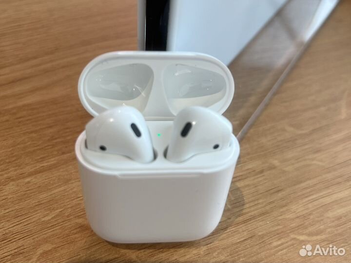 Наушники Apple AirPods with Charging Case