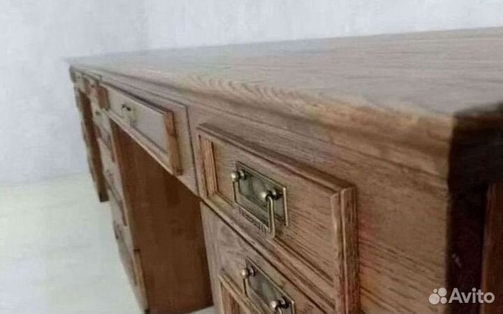 Большой письменный стол из массива дуба