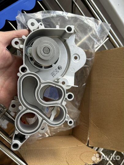 Помпа на volkswagen polo 1.6