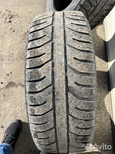 Bridgestone Ice Cruiser 7000 215/60 R17