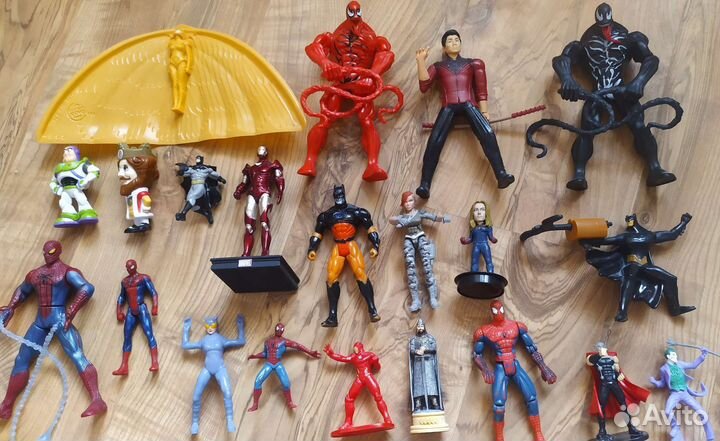 Фигурки роботов