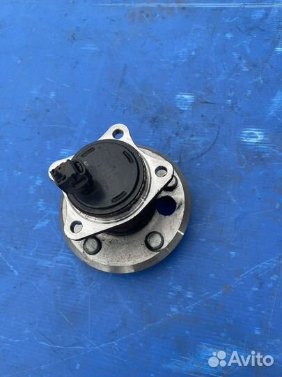 Ступица задняя левая Toyota Camry 40