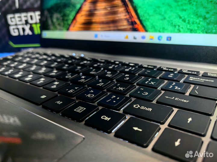 Новый ноутбук со сканером отпечатка на i7