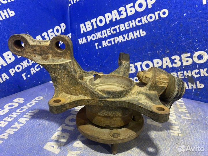 Передний правый поворотный кулак Toyota Camry 30