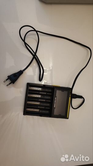 Зарядная станция Nitecore D4